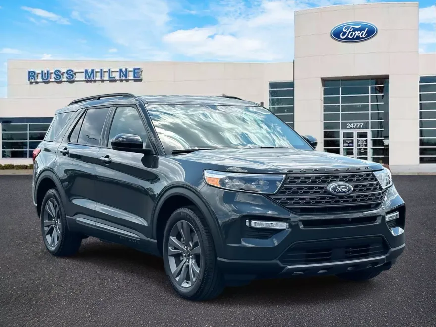 2023 Ford Explorer XLT photo 1