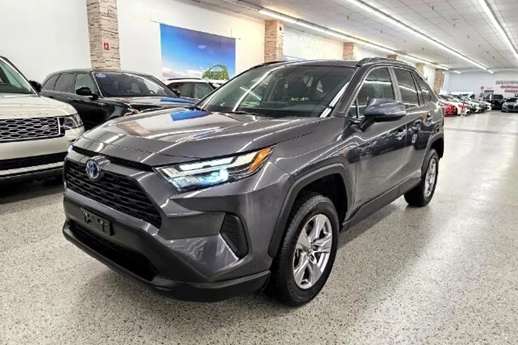 2023 Toyota RAV4 Hybrid XLE photo 1