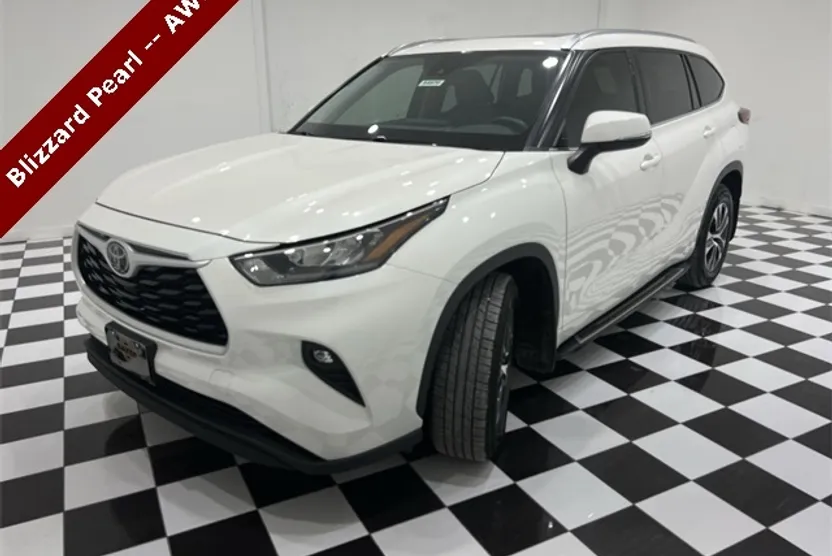 2020 Toyota Highlander XLE photo 1