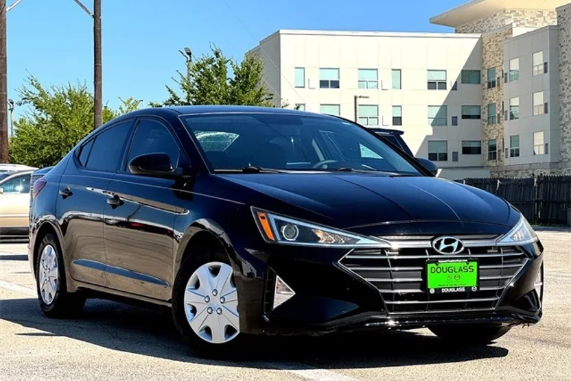 2019 Hyundai Elantra SE photo 1