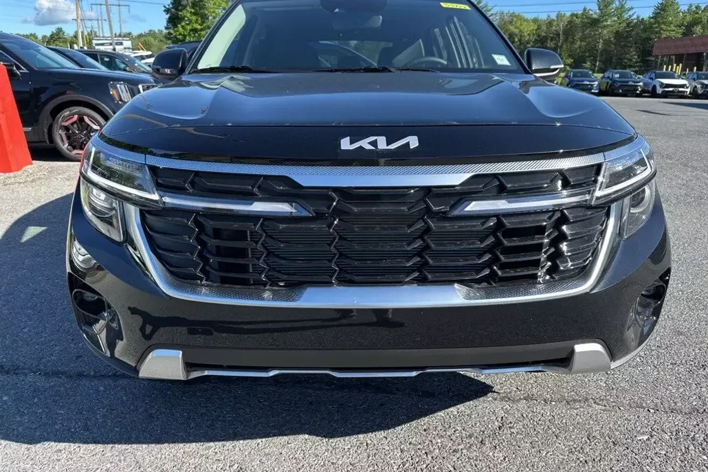 2025 Kia Seltos S photo 1