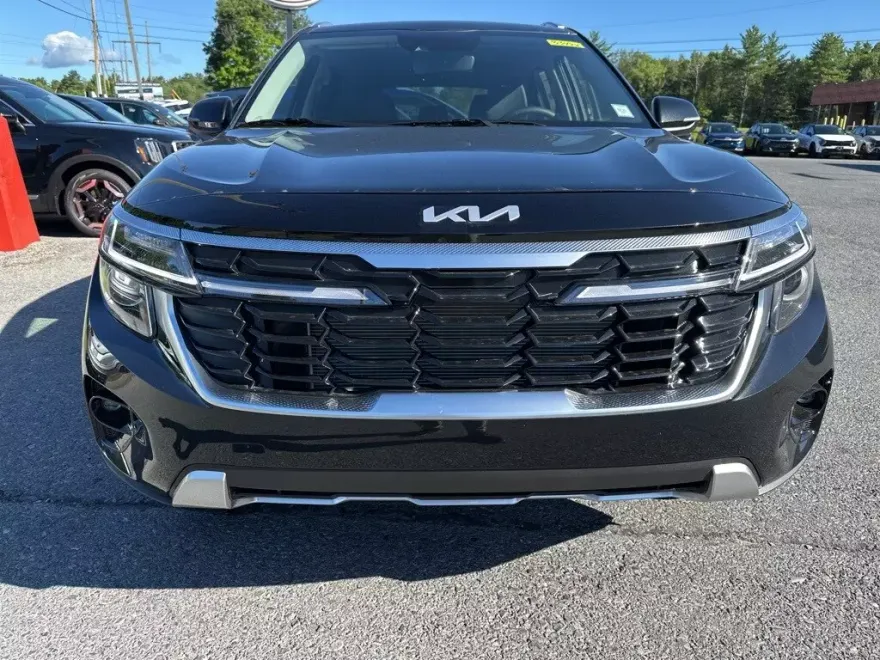 2025 Kia Seltos S photo 1