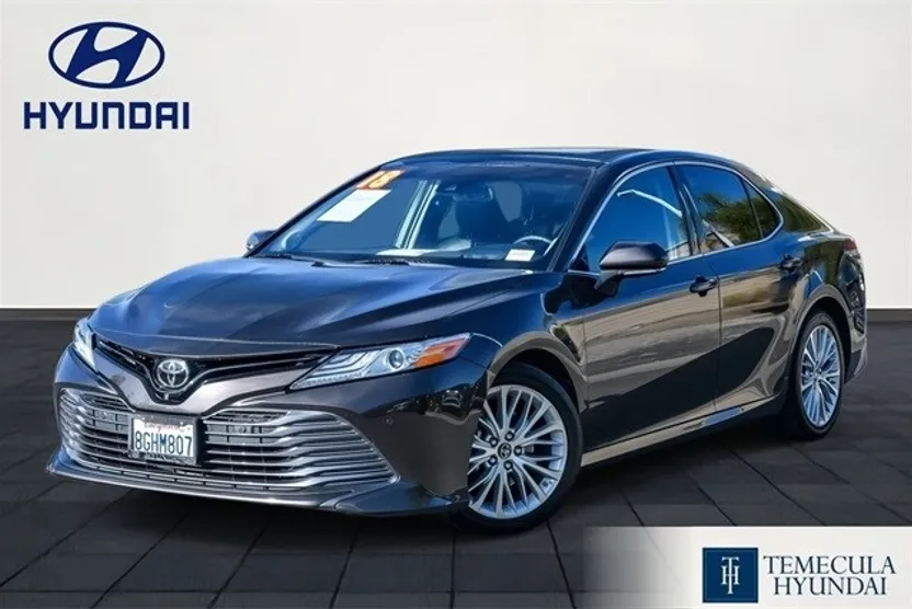 2018 Toyota Camry XLE photo 1