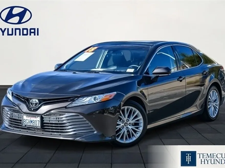 2018 Toyota Camry XLE photo 1