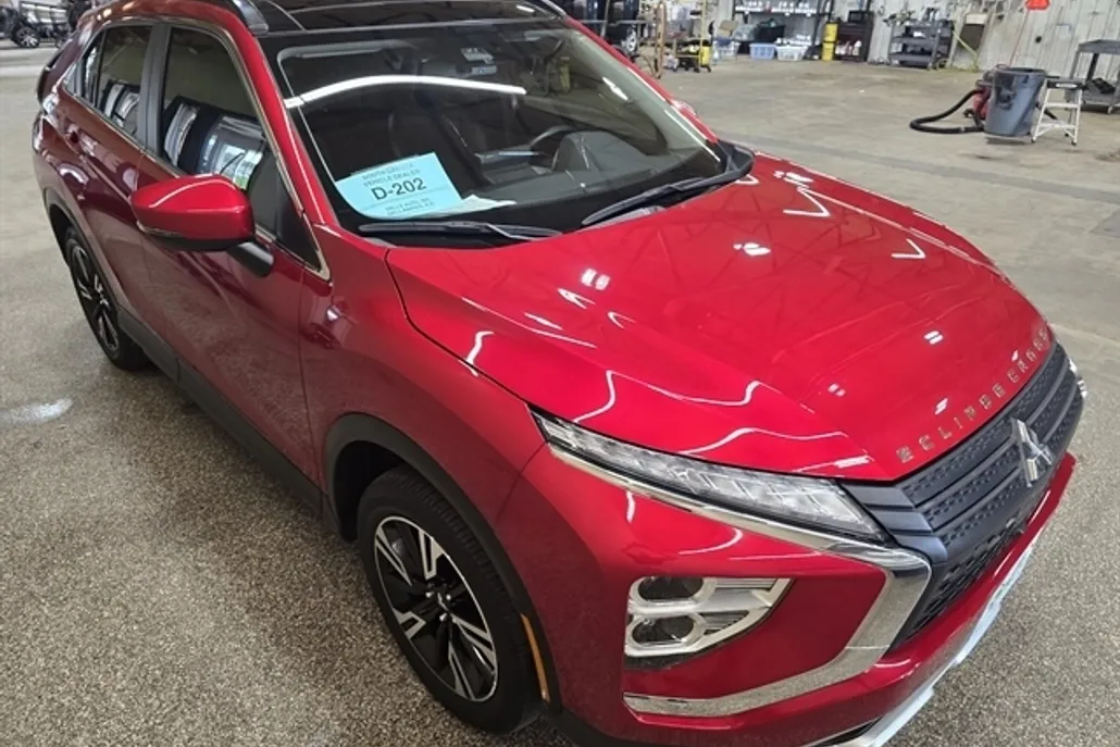 2024 Mitsubishi Eclipse Cross SE photo 1