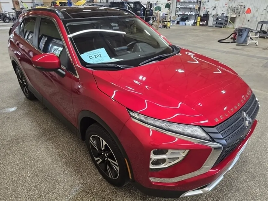 2024 Mitsubishi Eclipse Cross SE photo 1