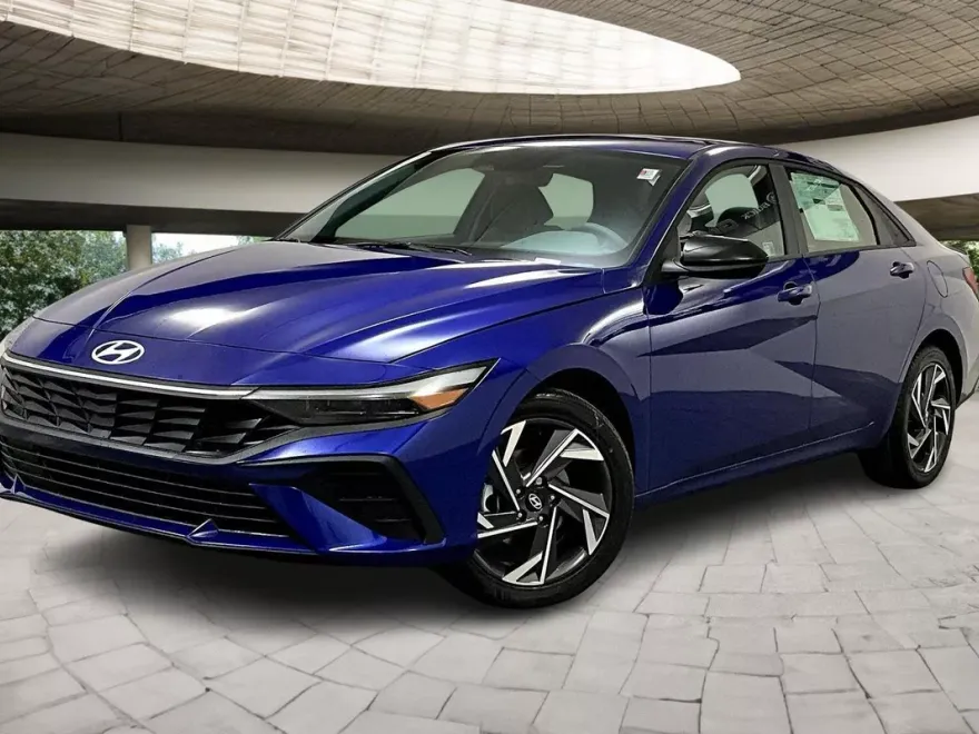 2025 Hyundai Elantra SEL Sport photo 1