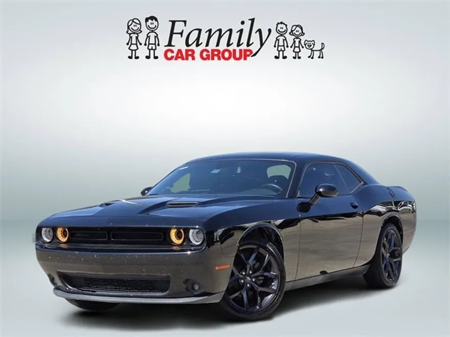 2022 Dodge Challenger SXT photo 1