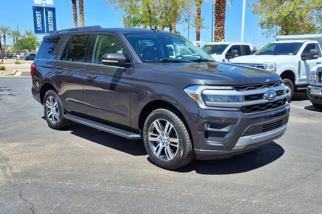 2022 Ford Expedition XLT photo 1