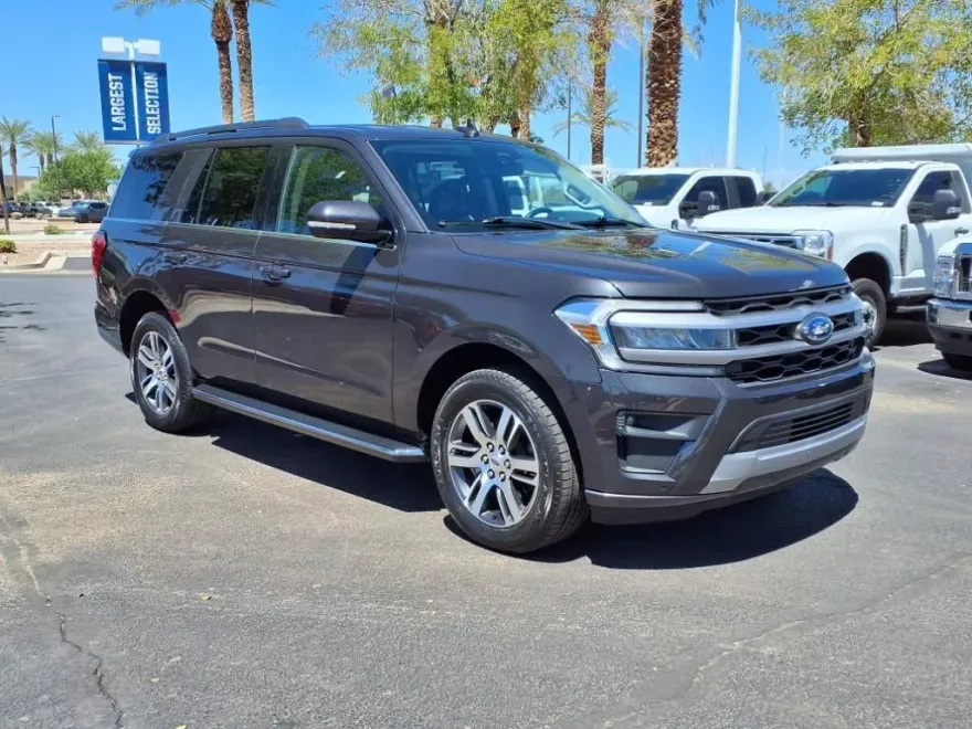 2022 Ford Expedition XLT photo 1