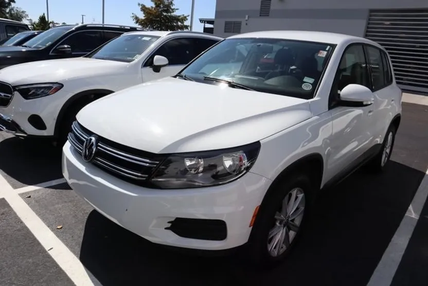 2017 Volkswagen Tiguan S photo 1