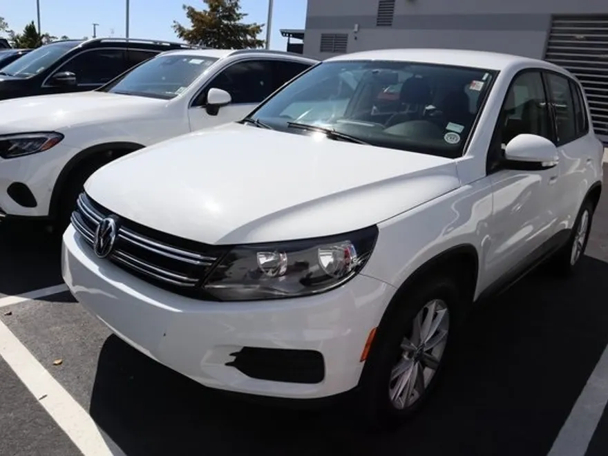 2017 Volkswagen Tiguan S photo 1