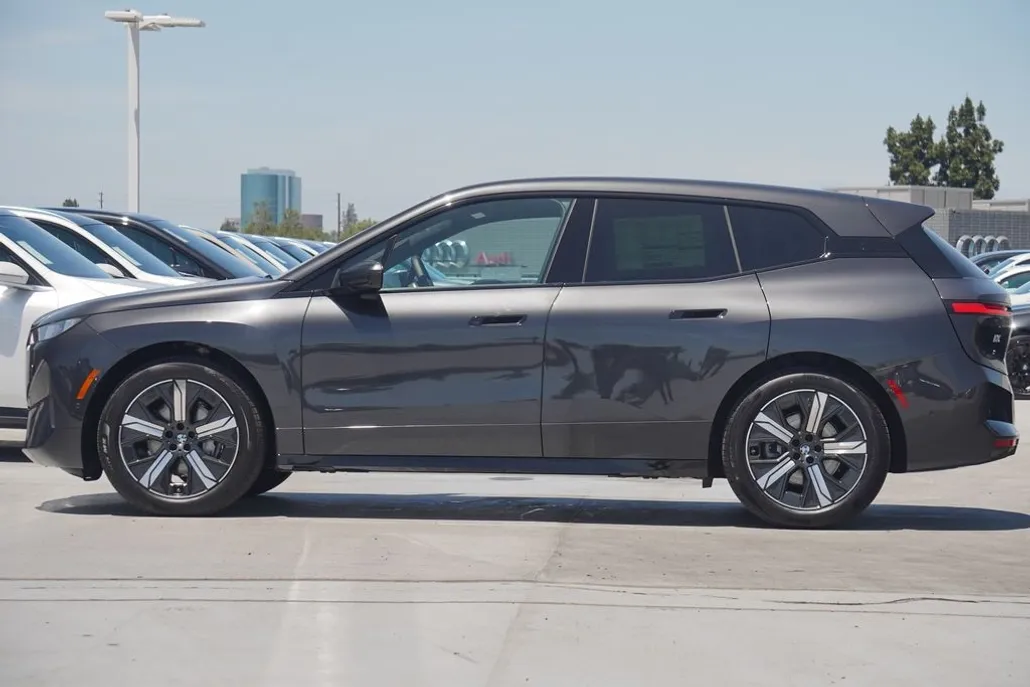 2026 Bmw iX photo 1