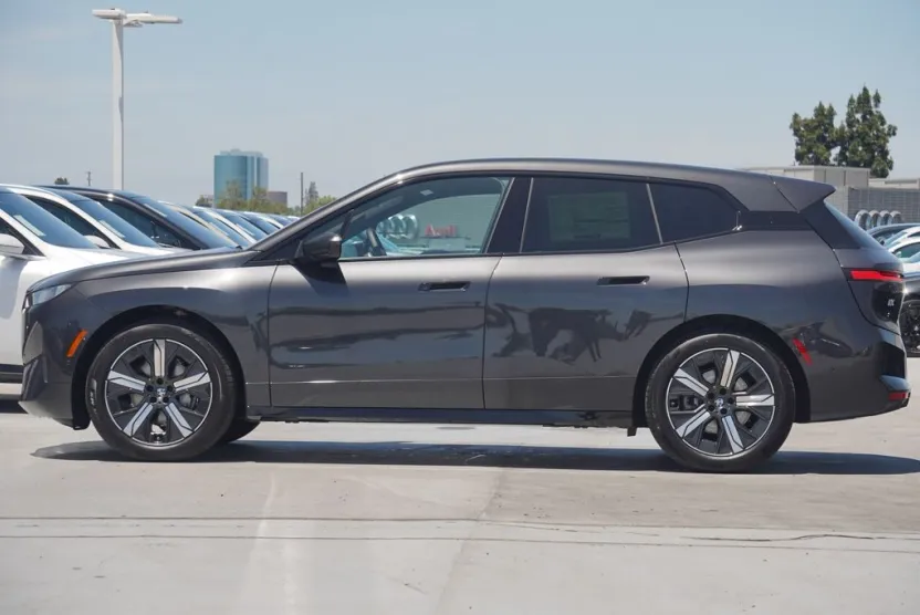 2026 Bmw iX photo 1