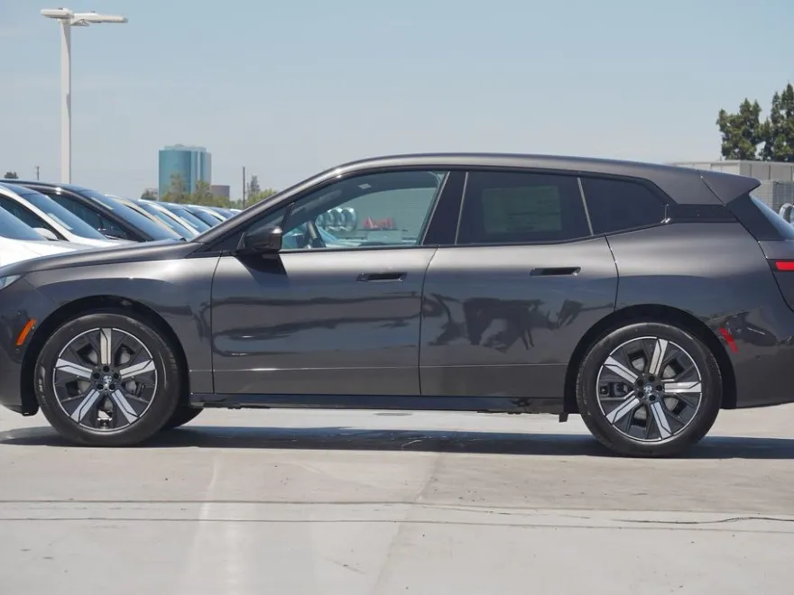 2026 Bmw iX photo 1