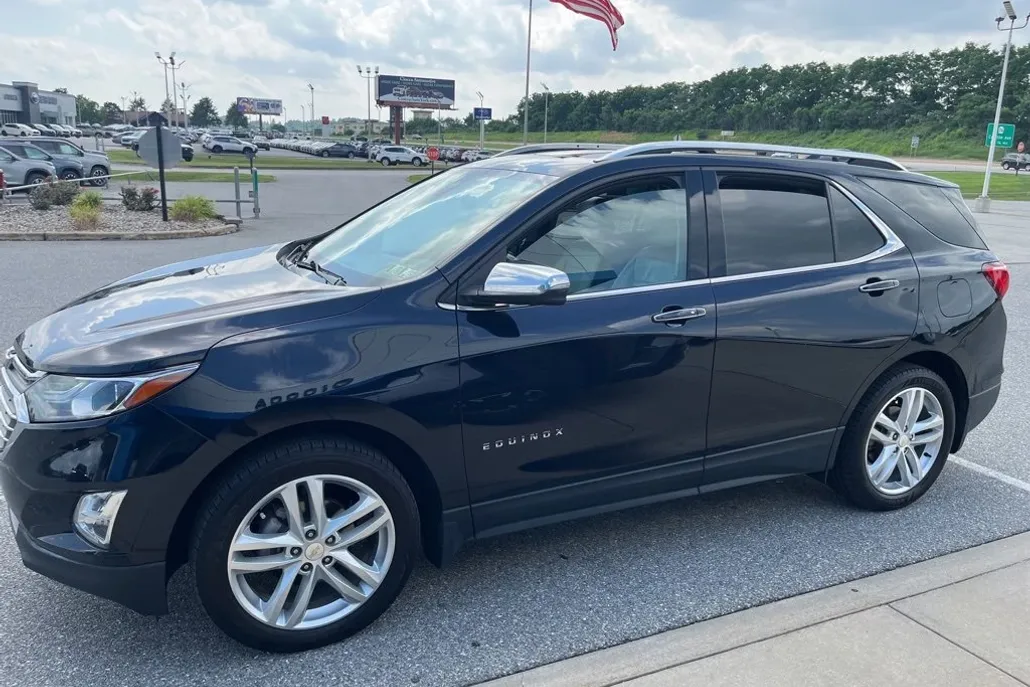 2021 Chevrolet Equinox Premier photo 1