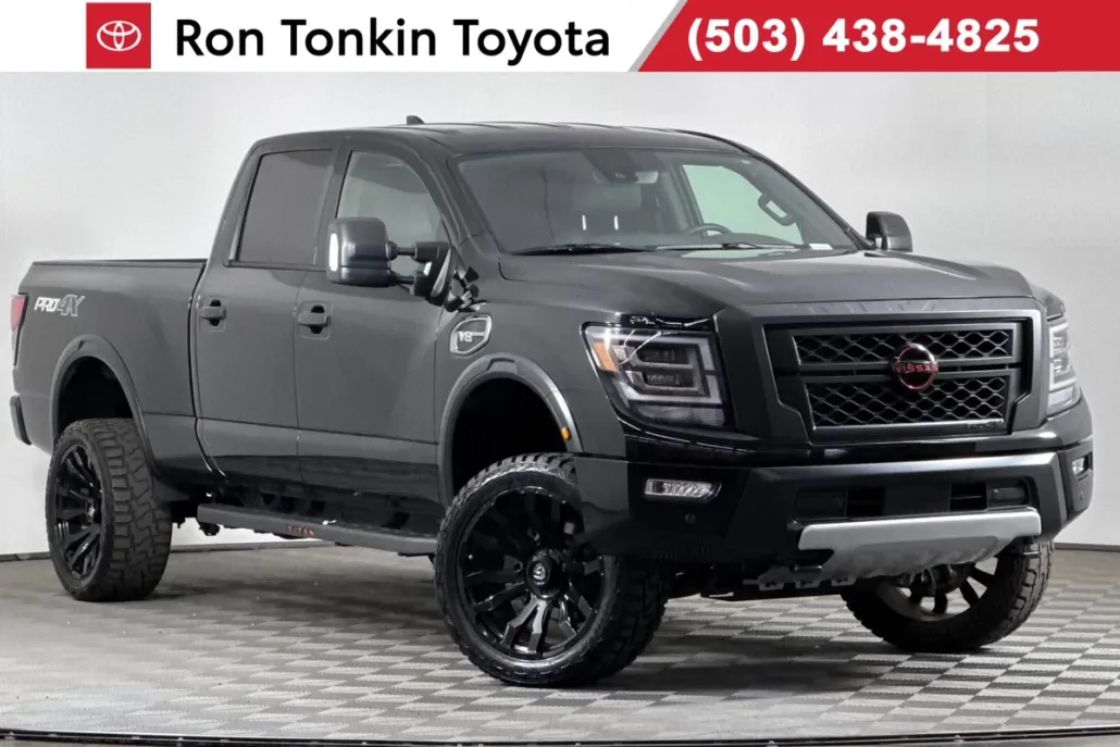 2023 Nissan Titan PRO-4X photo 1