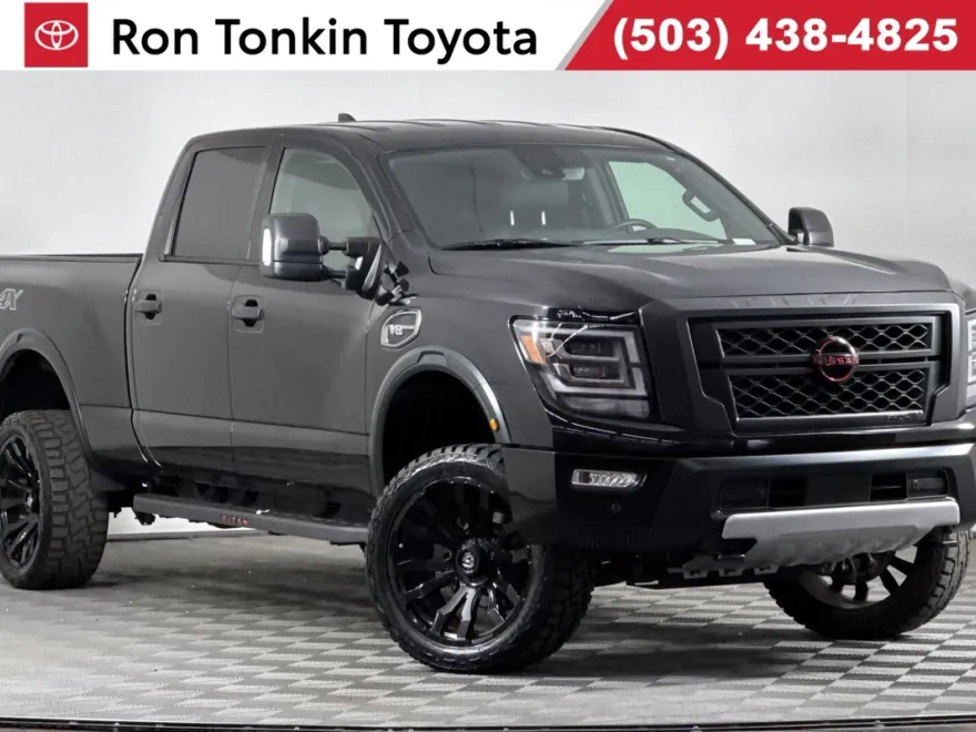 2023 Nissan Titan PRO-4X photo 1