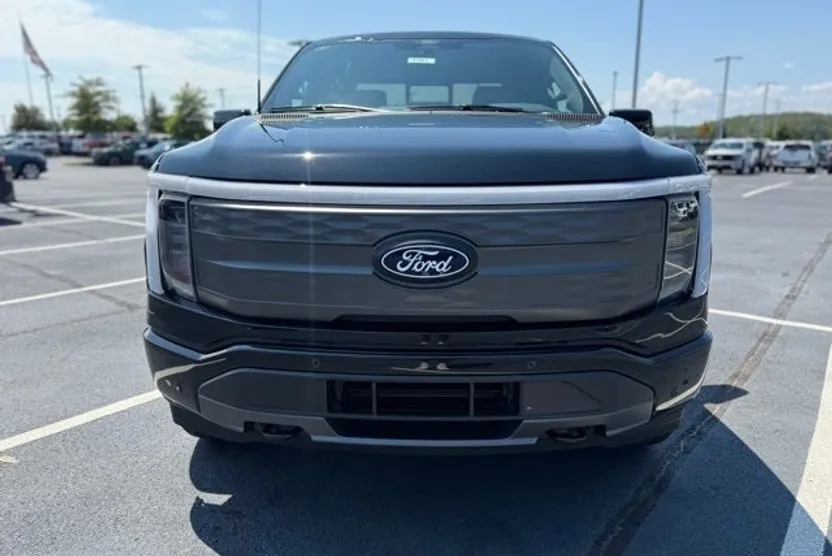 2025 Ford F-150 Lightning Lariat photo 1