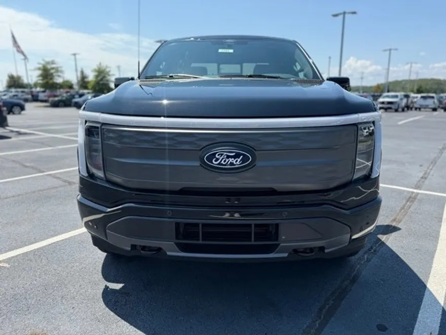 2025 Ford F-150 Lightning Lariat photo 1