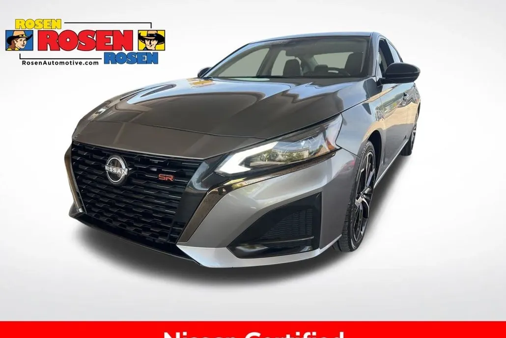 2023 Nissan Altima SR photo 1