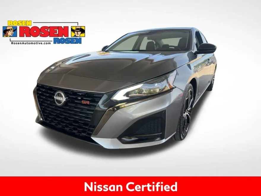 2023 Nissan Altima SR photo 1