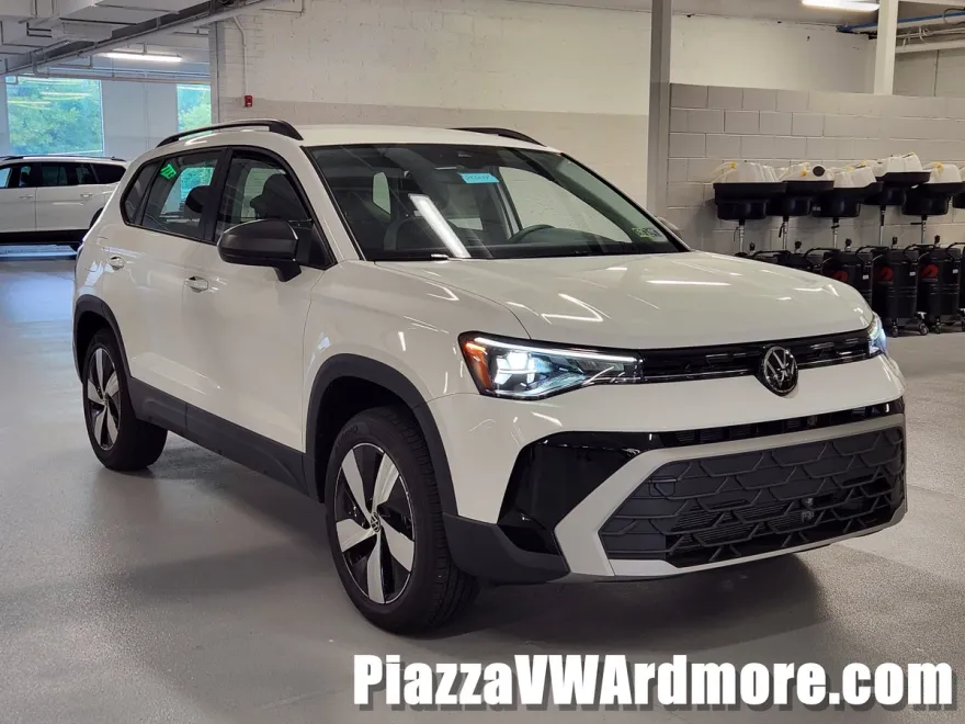 2025 Volkswagen Taos S photo 1