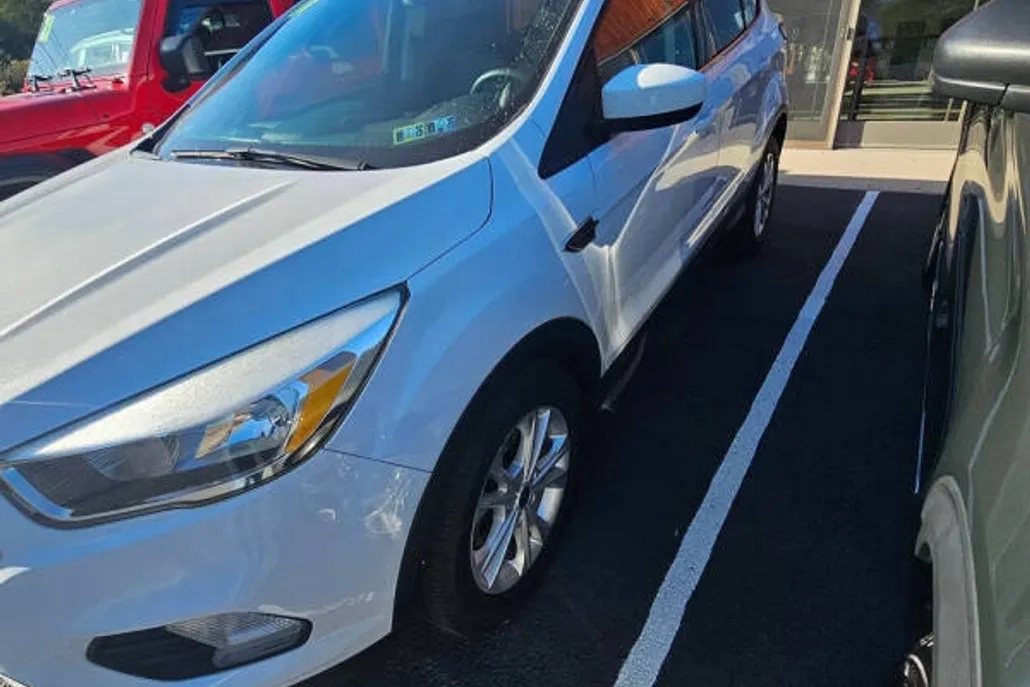 2017 Ford Escape SE photo 1