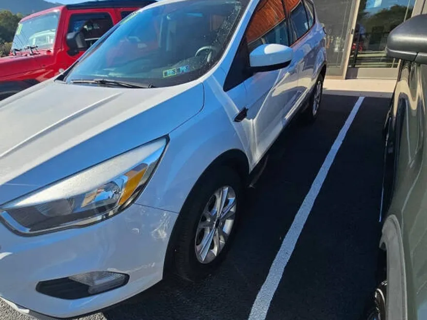 2017 Ford Escape SE photo 1