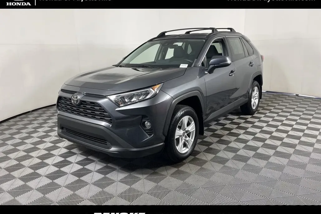 2021 Toyota RAV4 XLE photo 1