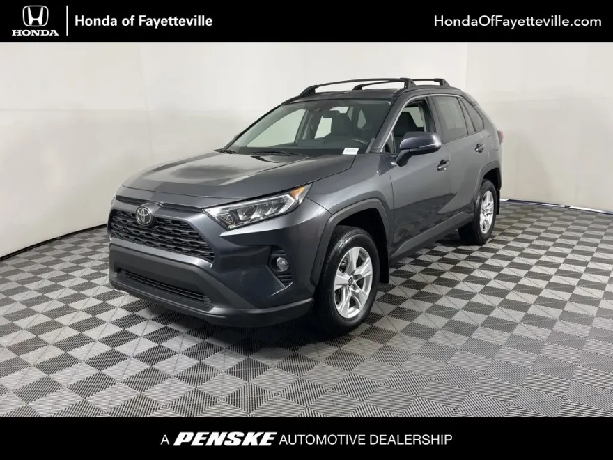 2021 Toyota RAV4 XLE photo 1