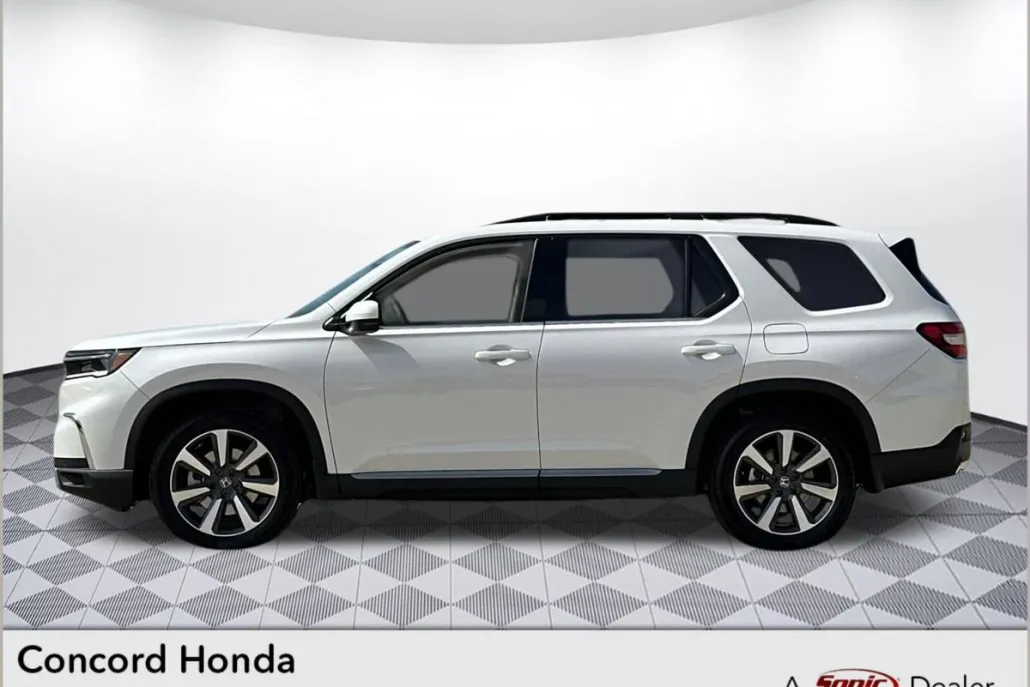 2025 Honda Pilot Touring photo 1