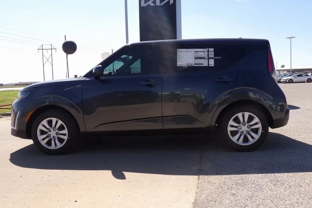 2025 Kia Soul LX photo 1