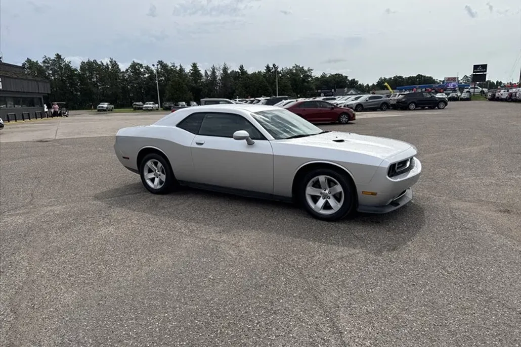 2012 Dodge Challenger SXT photo 1