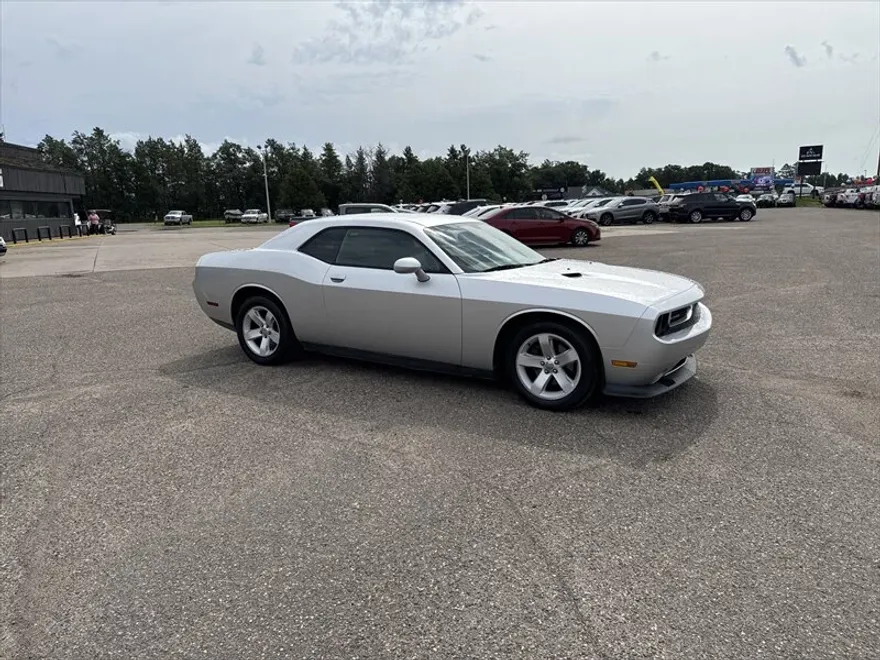 2012 Dodge Challenger SXT photo 1