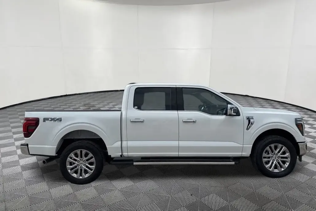 2025 Ford F-150 Lariat photo 1