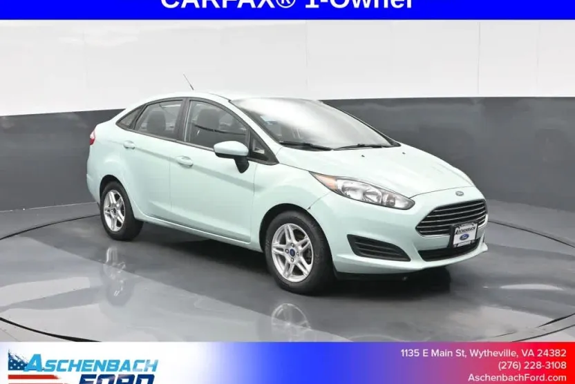 2017 Ford Fiesta SE photo 1
