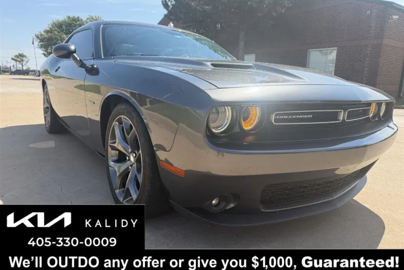 2015 Dodge Challenger SXT Plus photo 1
