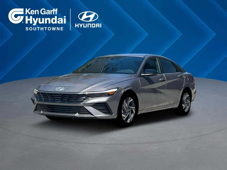 2025 Hyundai Elantra SEL Sport photo 1