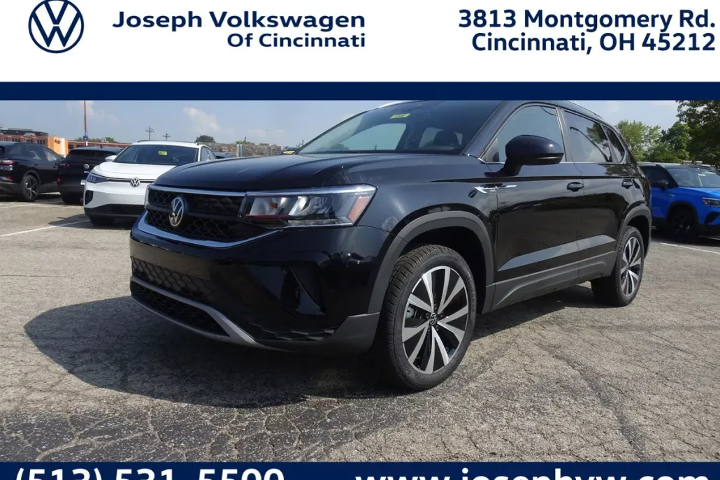 2024 Volkswagen Taos SE photo 1