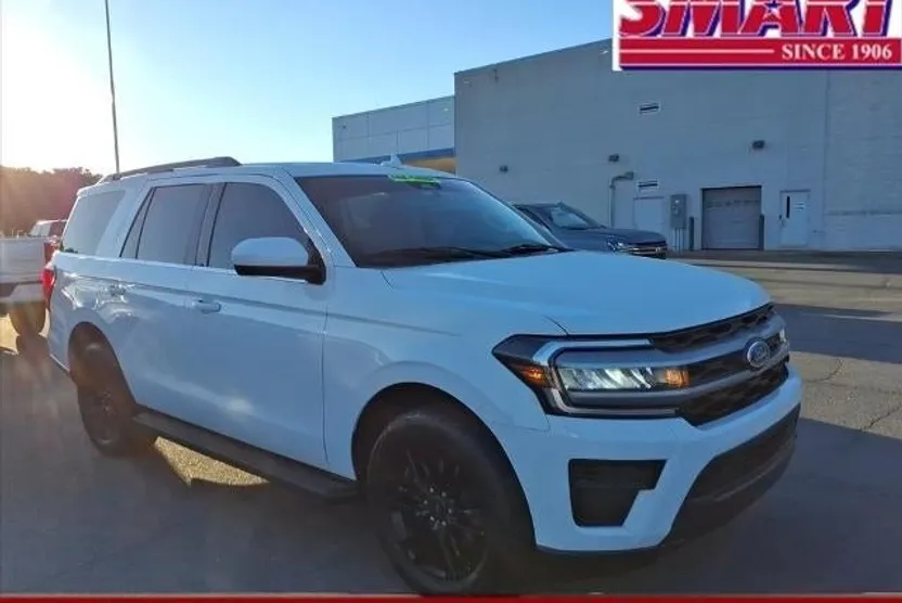 2023 Ford Expedition XLT photo 1