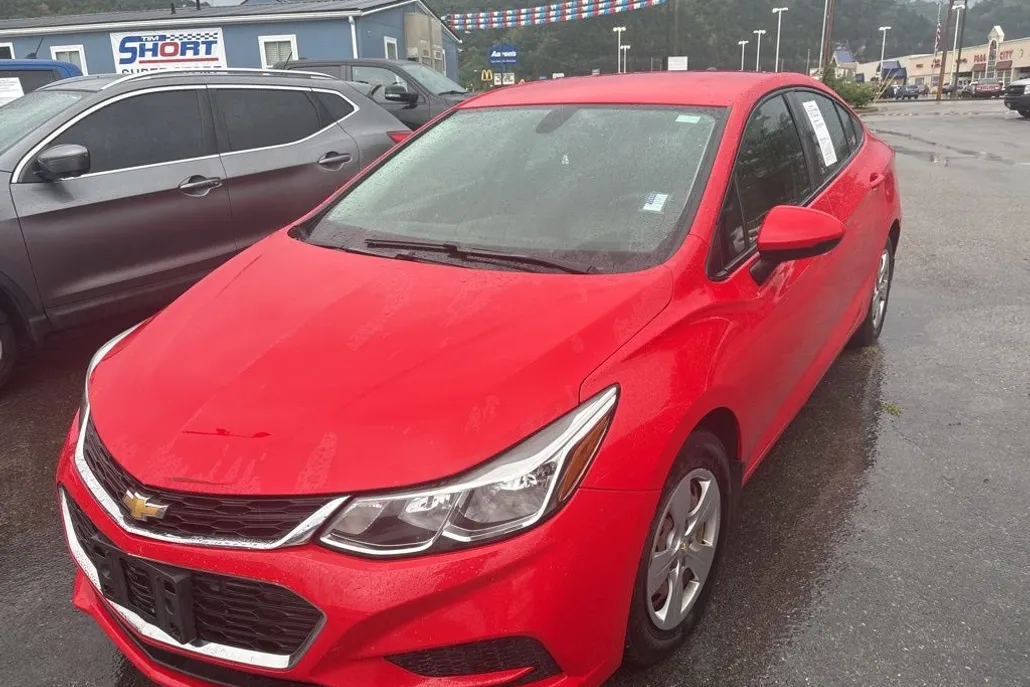 2017 Chevrolet Cruze LS photo 1