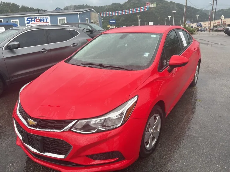 2017 Chevrolet Cruze LS photo 1