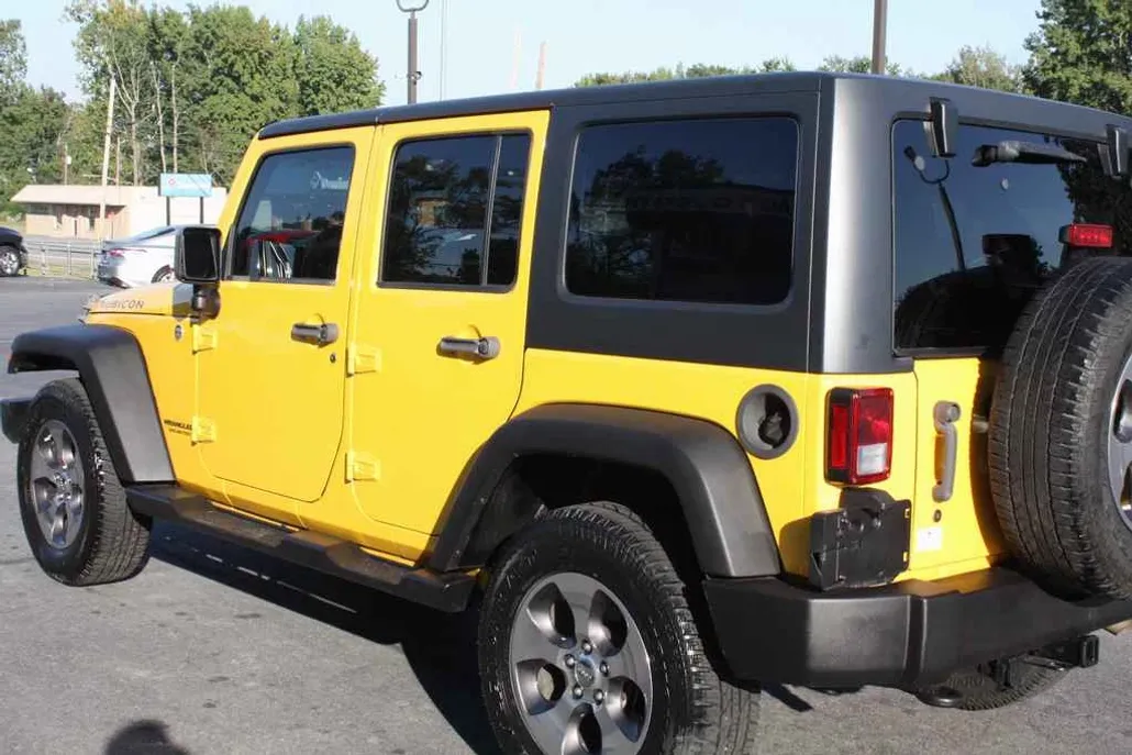 2015 Jeep Wrangler Unlimited Rubicon photo 1