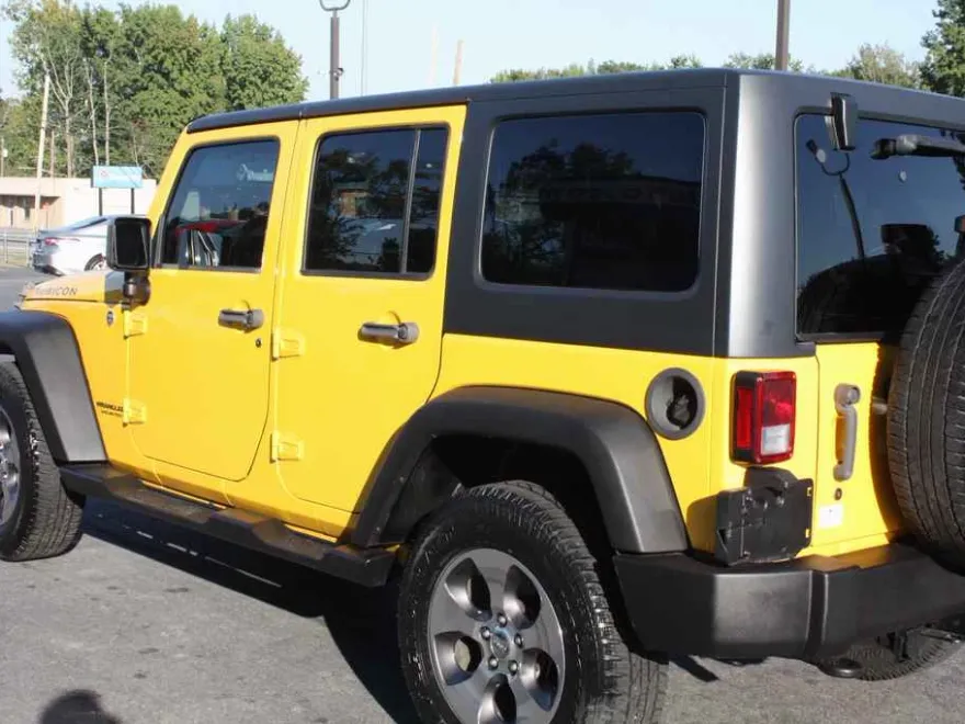 2015 Jeep Wrangler Unlimited Rubicon photo 1