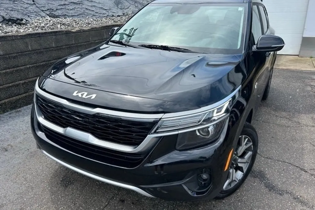 2022 Kia Seltos EX photo 1