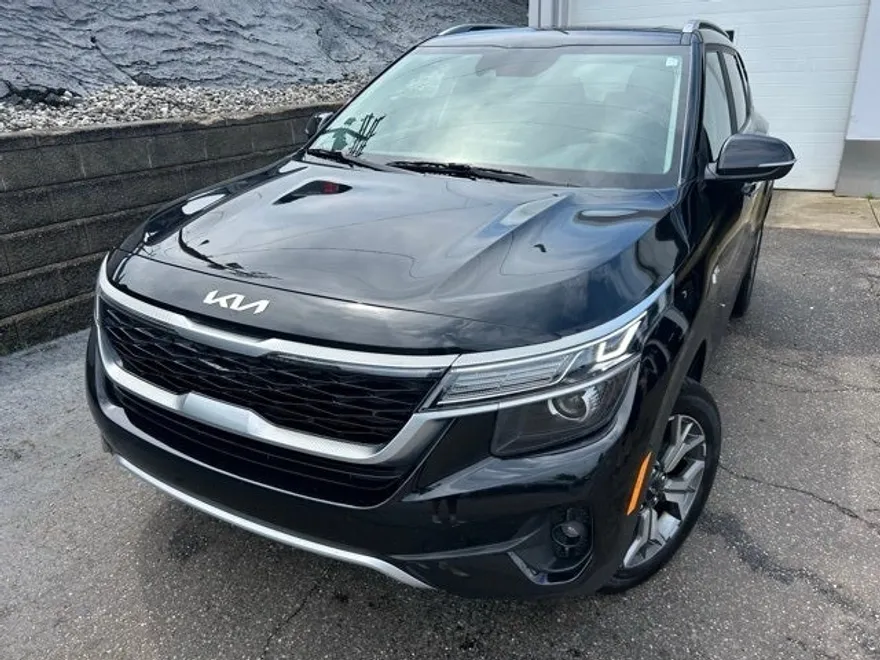 2022 Kia Seltos EX photo 1