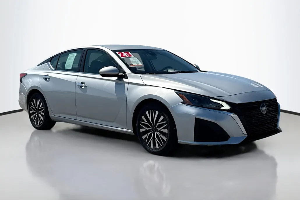 2023 Nissan Altima 2.5 SV photo 1