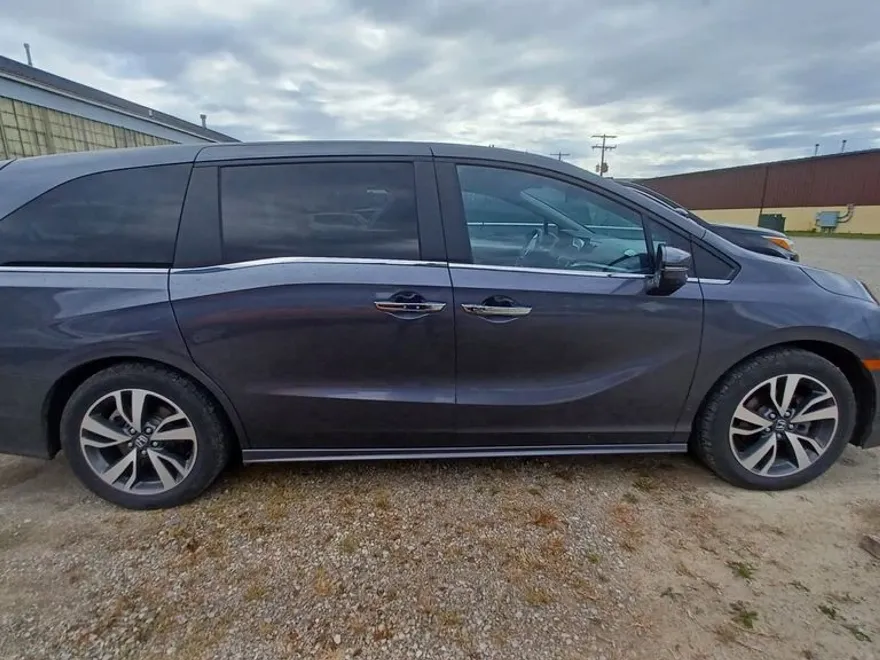 2022 Honda Odyssey Touring photo 1
