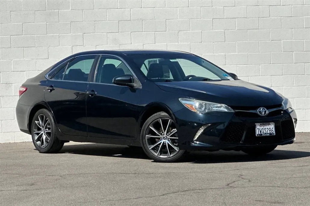 2015 Toyota Camry XSE photo 1